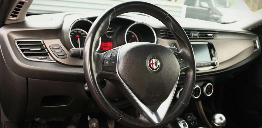 Alfa Romeo Giulietta cena 38900 przebieg: 106000, rok produkcji 2014 z Słupca małe 436